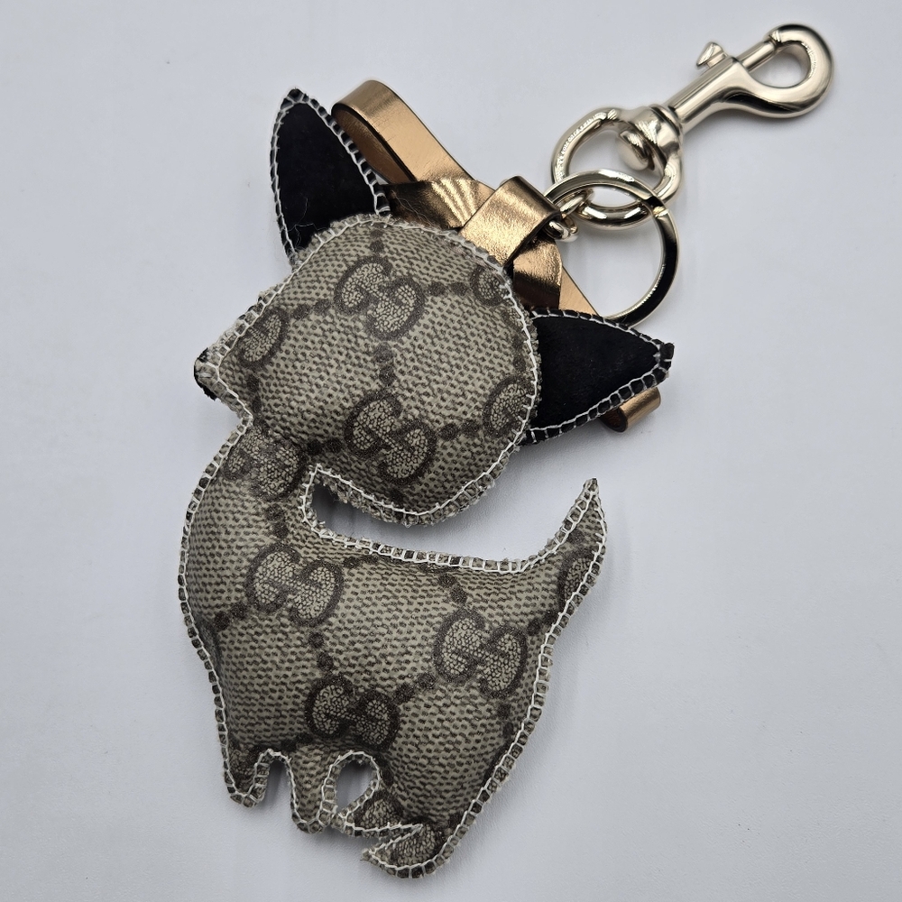 #126 Gucci Chihuahua Keychain in Beige and Gold Leather - Picture 2 of 7